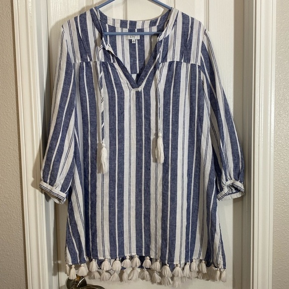 Crown & Ivy Blue and White Striped Linen Tunic top or swim cover size Medium - Picture 1 of 5